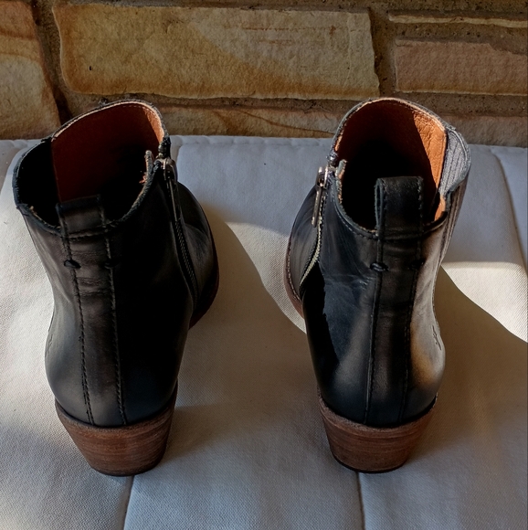 Frye Black Leather Ankle Boots_6.5 - Picture 5 of 11
